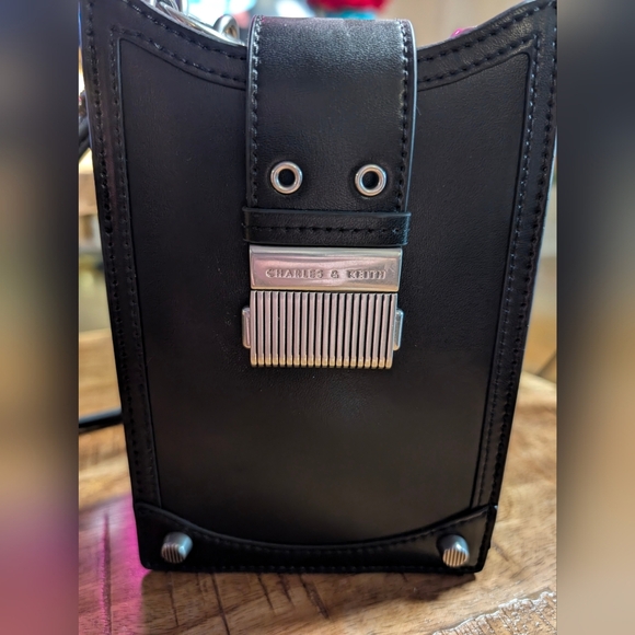 Black Charles & Keith Winslet Belted Phone Pouch Purse Mini Bag - Picture 13 of 14